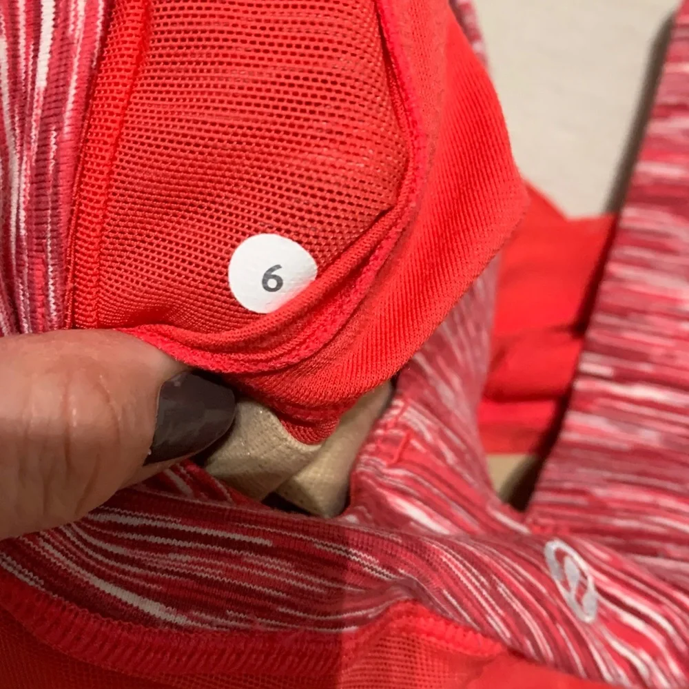 LULULEMON tank 6 - Picture 4 of 4